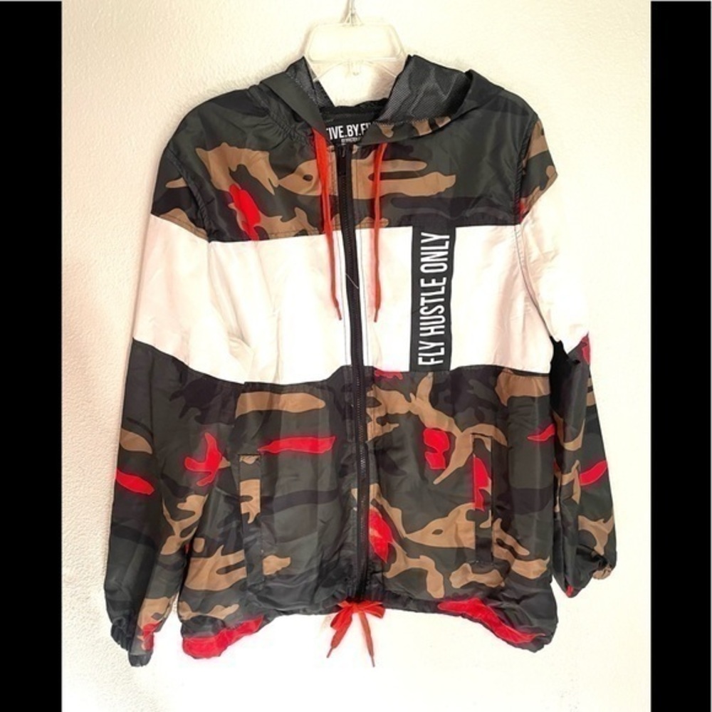 FIVE BY FIVE BY MASTERPIECE Hooded Camo windbreaker “FLY HUSTLE ONLY” size XL